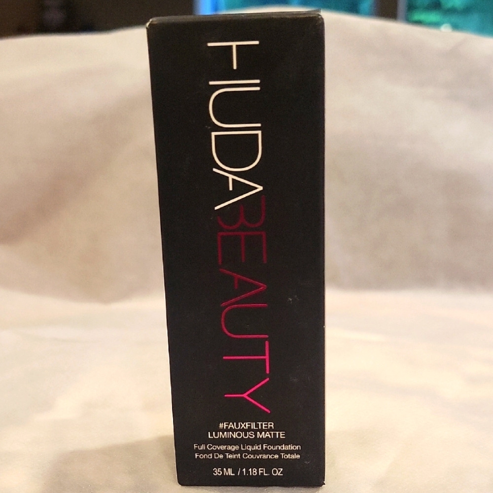 Huda Beauty Faux Filter Foundation Deep Skin